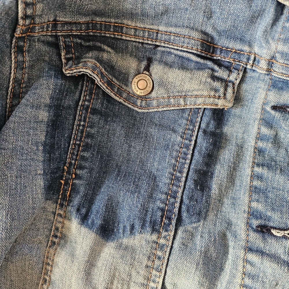 KENSIE distressed jean jacket size MED - Picture 2 of 6